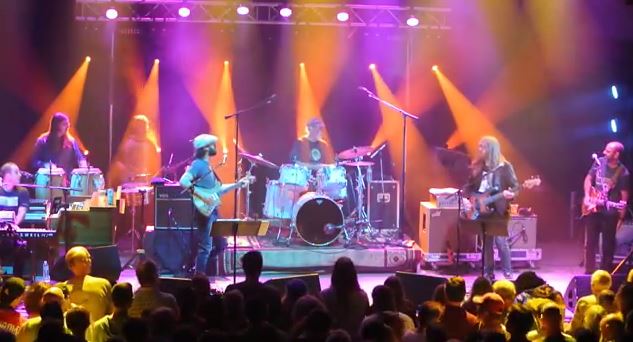 VIDEO: “He’s Gone > Deal” Billy And The Kids with Al Schnier and Vinnie ...